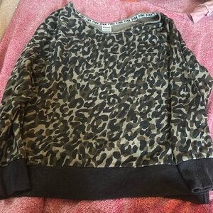 Pink Victoria secrets camo long sleeve sweater. Great condition
